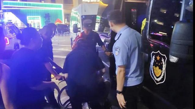 【点赞】游客晕倒之后……
