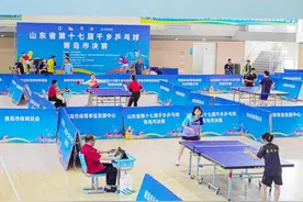 山东省第十七届千乡乒乓球青岛市决赛举办，青岛十区市乒乓健儿竞逐荣耀图片