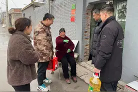 礼品、慰问金、体检、照相，博爱县柏山镇：春节前的“大礼包”暖了村民心图片