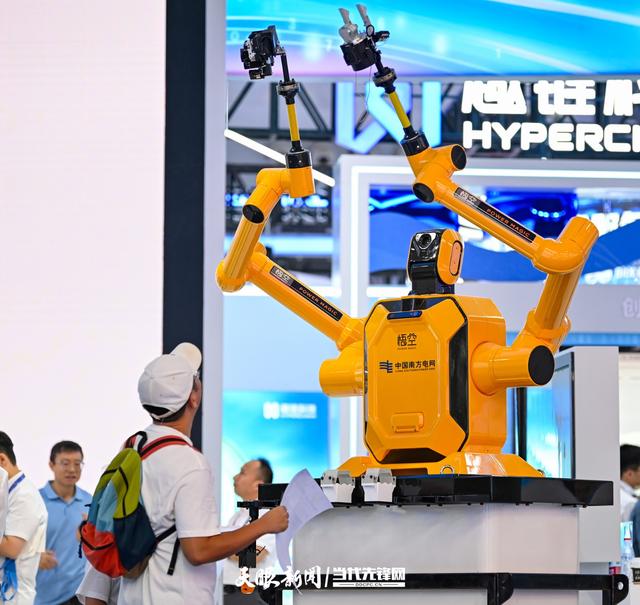G视觉丨热度高涨！2025数博会：科技魅力吸引众人驻足