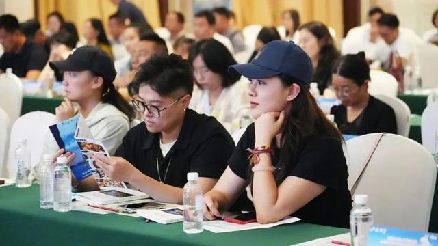 七彩云南遇龙虎仙山—龙虎山文旅昆明推介会签约专列启程