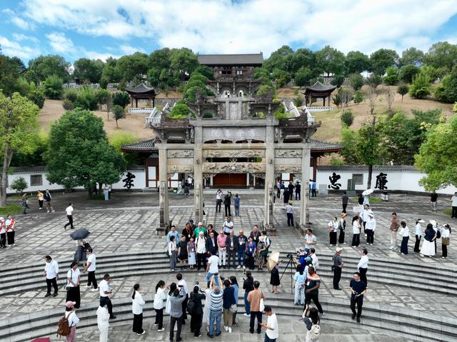 福建南平：中外学者寻迹朱子故里