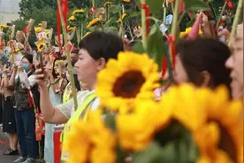 众拍丨山东日照：19049名考生奔赴高考考场图片