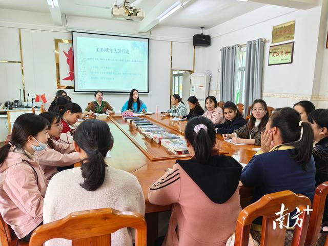 省市级名教师工作室在梅州五华联合开展研训活动