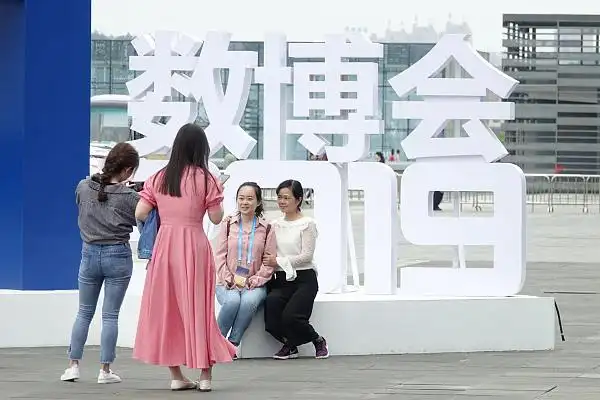 数博会十年高光时刻｜只要他们每人带一个菜，就是一场丰盛的宴席