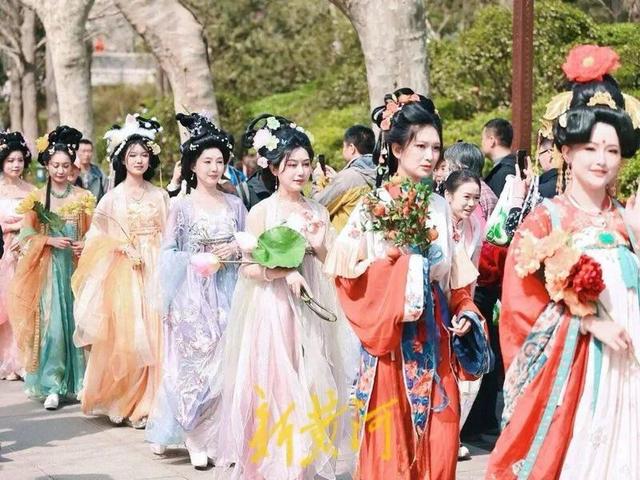 双节昆明周边游 | 长街宴、体验丰收……嵩明第二届村超嘉年华即将来袭