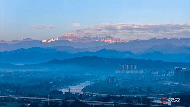 C视觉·遥望雪山(58)丨久违冬日暖阳 成都今晨再见雪山