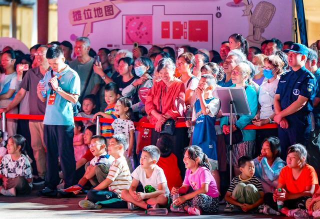 “我在天桥露一手”户外文艺休闲夜市开幕