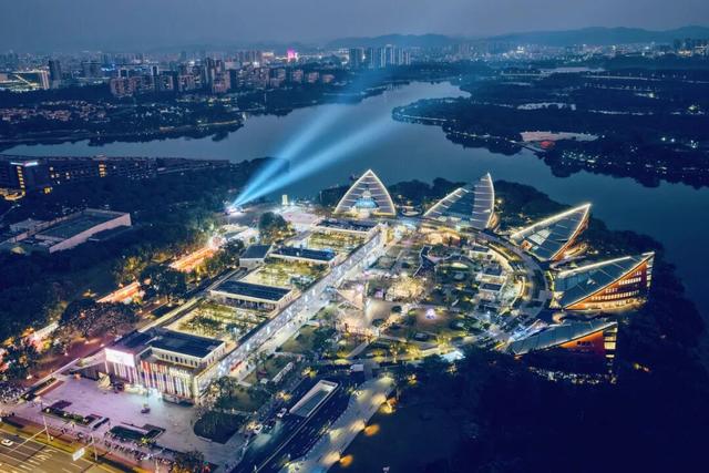 “烟花”、市集、音乐会…松山湖悠兰里周年庆点燃这个冬日！