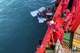 海南西南海域一渔船遇险 9名船员全部获救图片