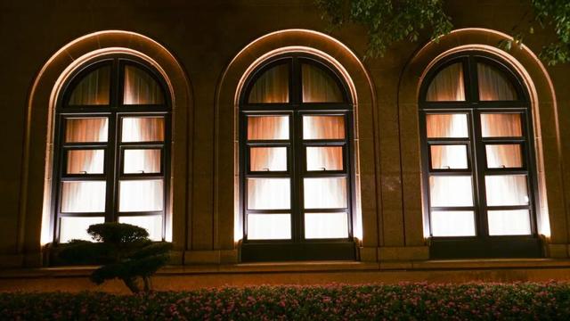 来长宁这里沉浸式夜游，每一步都是浪漫～