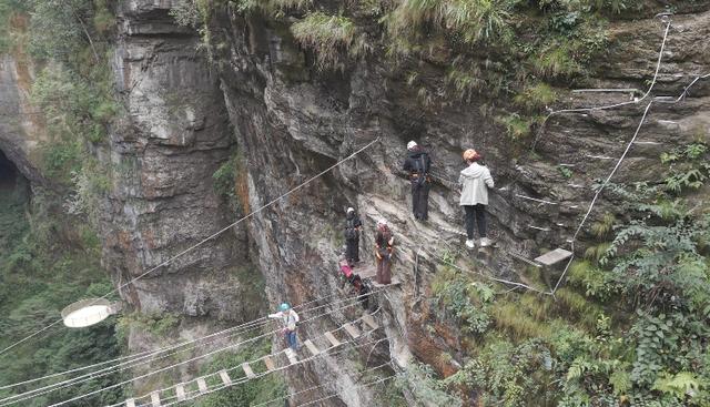 开阳县猴耳天坑旅游火爆出圈