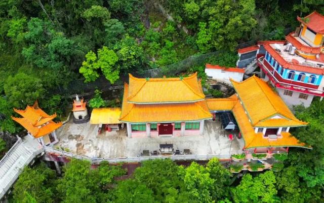 悬崖上的梅州千年古庵：绝壁藏金龟，楹联锁河山