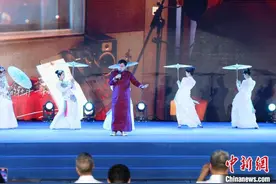 浙台青年登上百年老戏台 同唱一首歌共享艺术盛宴图片