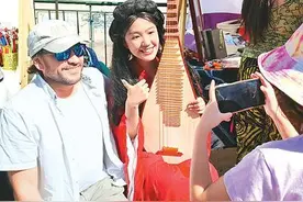 “我们跨越万里来相聚”（环球热点）图片