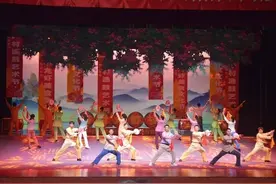 紫牛评紫金|舞起龙虾兴村庄，黄梅戏《郎对花姐对花》唱响乡村振兴旋律图片