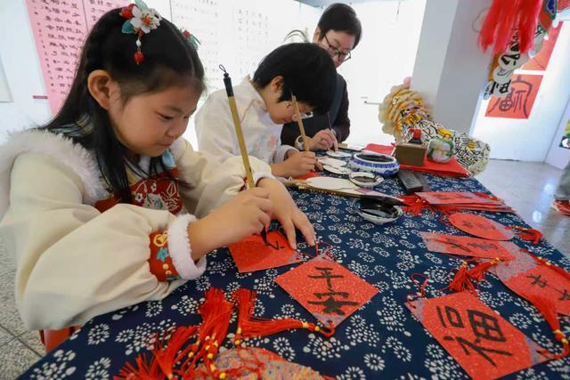 北医附小举办美育成果展 600余件作品集中亮相