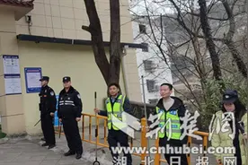 十堰市郧西县羊尾镇：开学护学行动为学子撑起“安全伞”图片