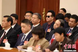 首位盲人全国人大代表盼校园无碍更“有爱”图片