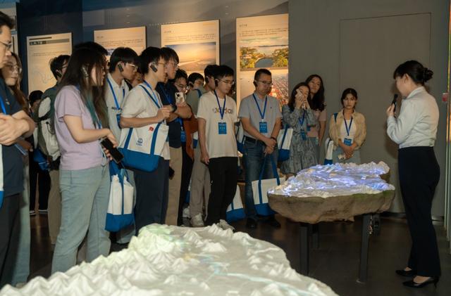 “领航计划”青年科技人才国情研修活动在三峡坝区启动