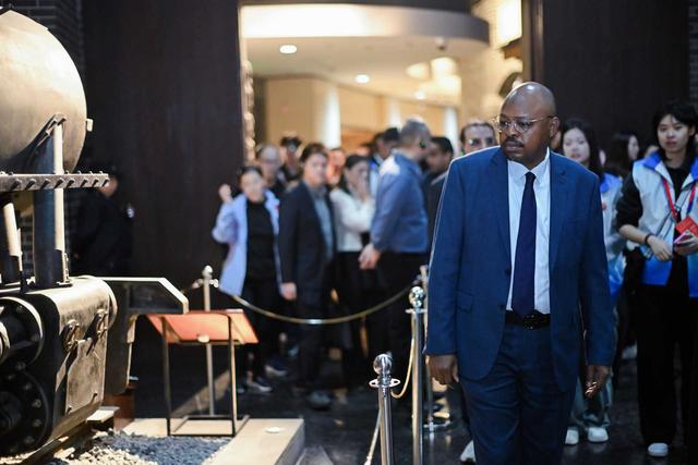 近40位阿拉伯外宾“探馆”山城 关注些什么→