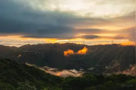 苏宝顶晨曦图片