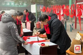 2025年“万福迎春”自贡市百名书法家送福送春联活动走进荣县图片