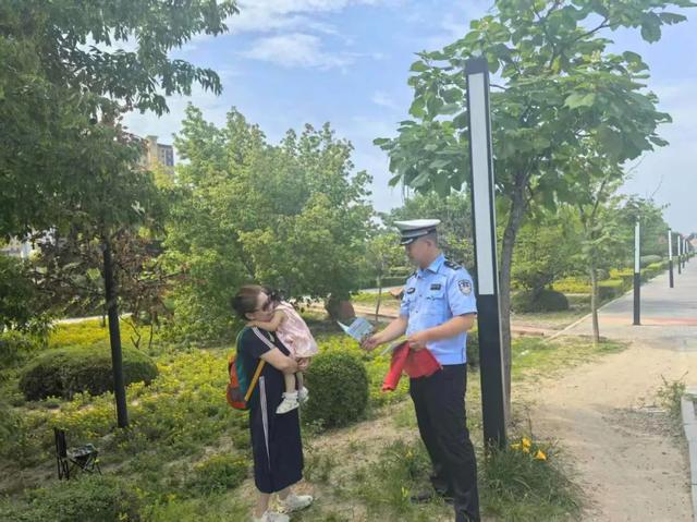 兴安盟交警：多维织密暑期旅游安全网 让平安与美景同行
