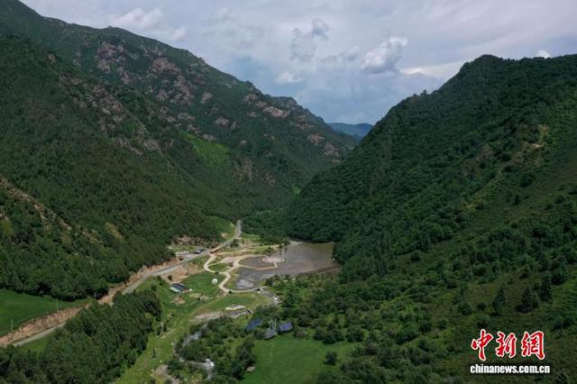 航拍青海互助北山国家森林公园夏日美景