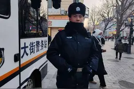 哈尔滨巡逻队警官因酷似陈伟霆火了！00后身高185，被广东游客叫“靓仔”图片