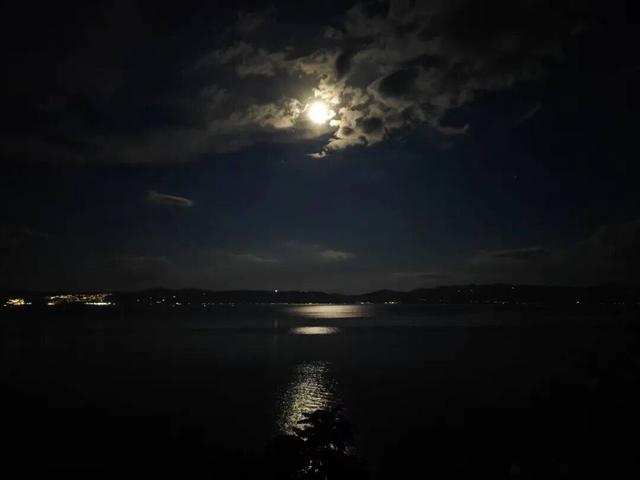 月圆，云南