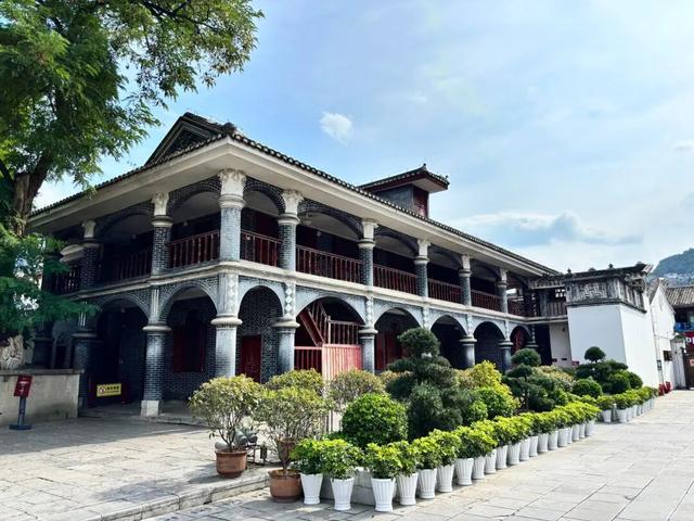 双向奔赴！来一场红城烟火之旅