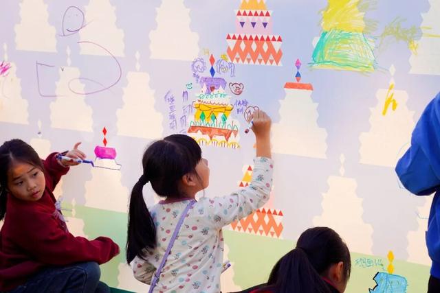 “烟花”、市集、音乐会…松山湖悠兰里周年庆点燃这个冬日！