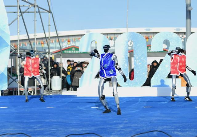 乌拉盖草原解锁冬季文旅新体验