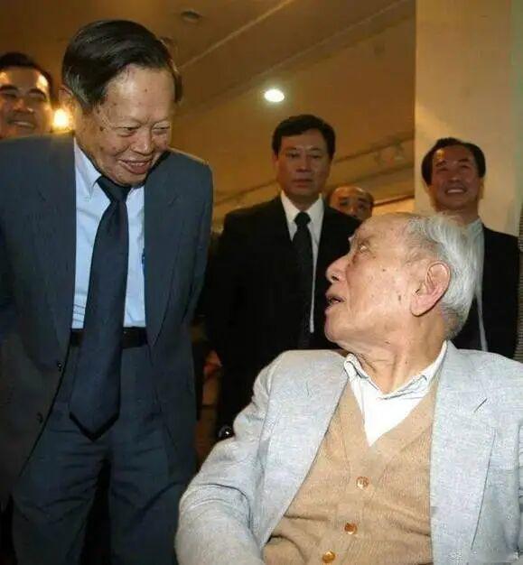 诺奖之后：杨振宁的另一半人生