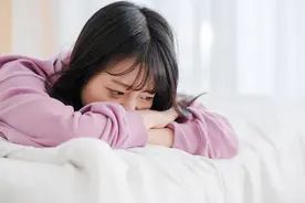 闪电心灵愈站 | 孩子与父母关系疏远 心理专家：父母应学会提供情绪价值图片