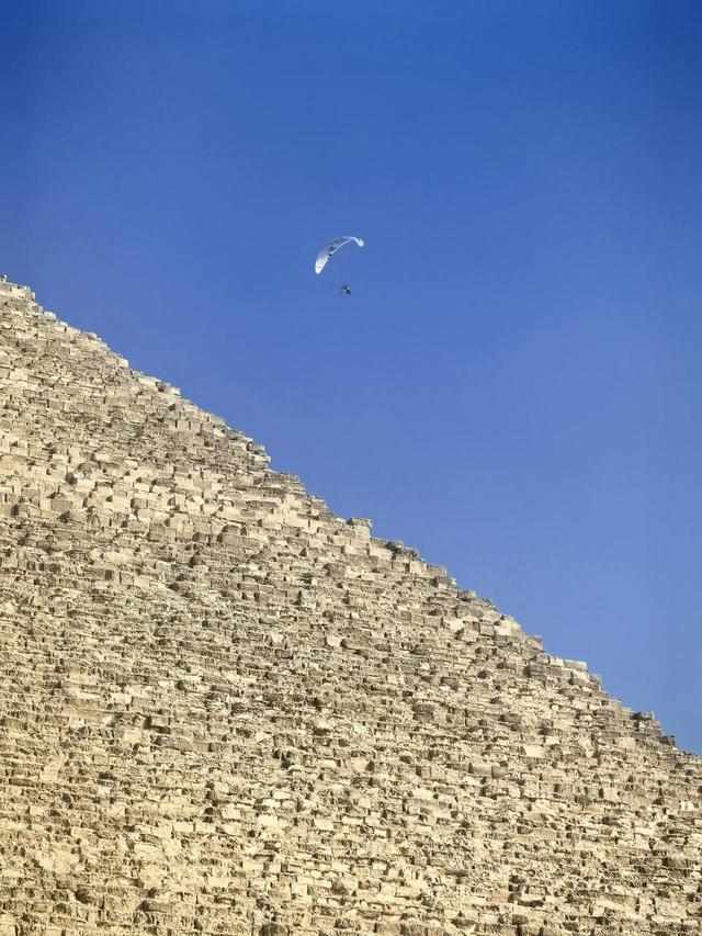 晚潮｜吉萨平原上的背影