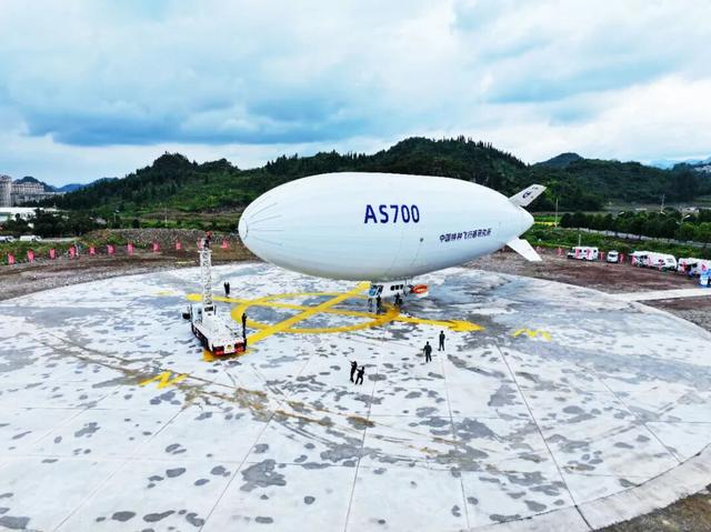 关岭迎来“空中贵客”——AS700 载人飞艇惊艳亮相 科技与地域碰撞迸发新活力
