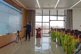 武汉经开：世界气象日，萌娃零距离探索气象奥秘图片