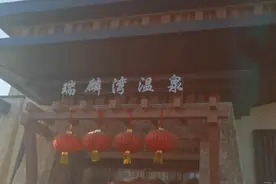 离谱！大庆一女子正在“搓澡”，突然闯进一个男的……图片