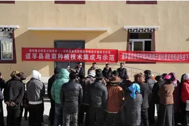 四川省农科院携手道孚县推进科技下乡图片