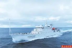 海洋“大国重器”上新 水下“小美人鱼”遨游图片