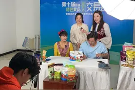 浙报集团直播间新疆溯源 援疆直播助力阿克苏乡村扩大苹果销路图片