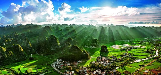 越黔同行·文旅共兴——2025越南胡志明旅行商代表团赴黔考察推介会在贵阳举行