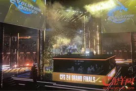 把冠军留在了中国！EP战队捧杯2024CFS世界总决赛图片