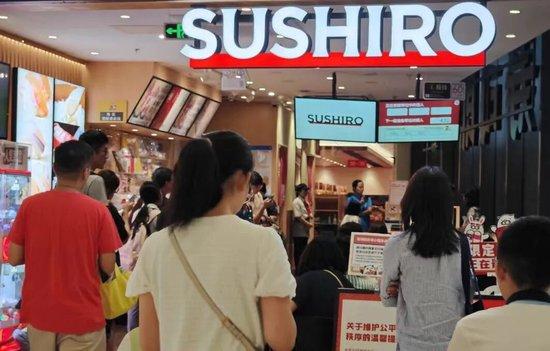 日本知名巨头退出中国内地市场，寿司平价品牌狂奔	，有门店日排队3000桌