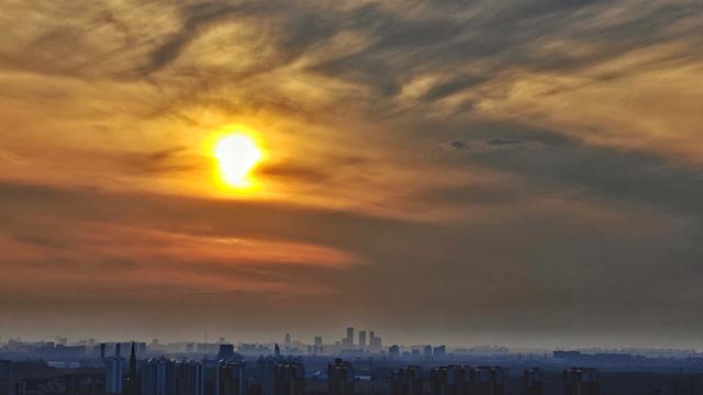 流云绕落日，今日傍晚京城的天空有多美？