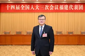 全国人大代表张荣：应加快有序推进高等教育“出海”图片