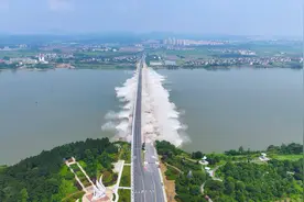 老桥爆破掀波澜 新桥安然立江畔江西新干赣江大桥老桥成功拆除图片