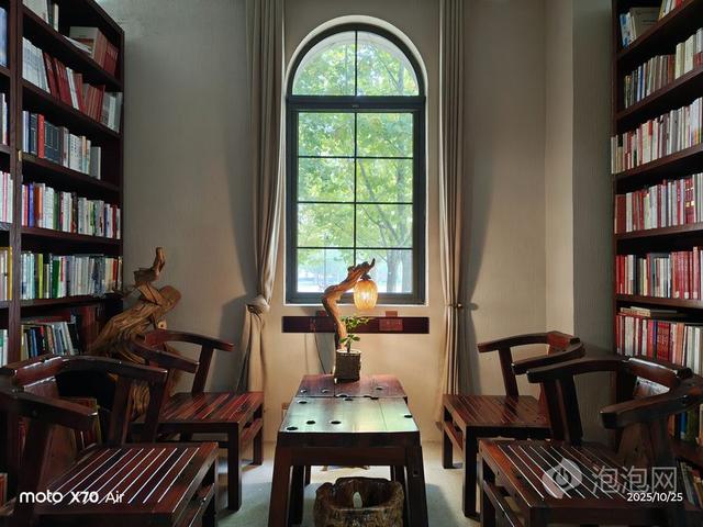 超纤薄设计，轻巧好手感 联想moto X70 Air评测